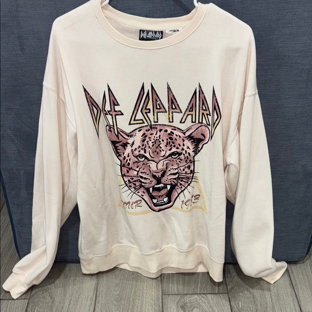 Def Leppard Graphic Sweatshirt